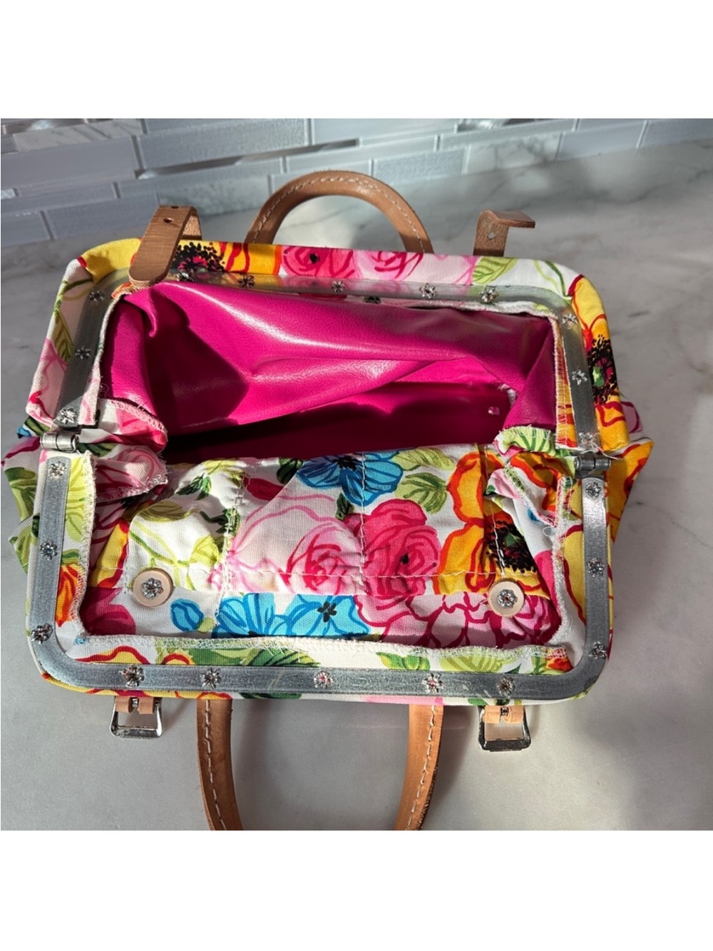 🌺Stunning Floral Hand Bag with Brown Trim - Picture 8 of 12